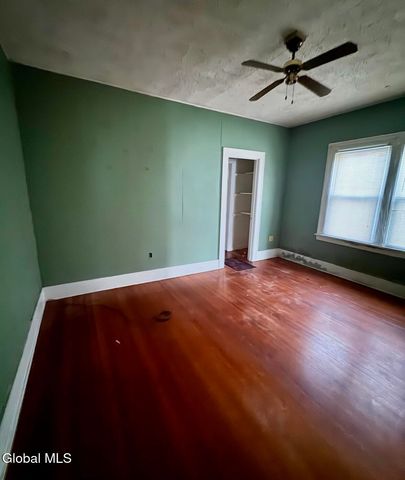 28 Fullerton Avenue, Colonie, NY 12304