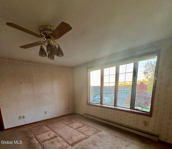 28 Fullerton Avenue, Colonie, NY 12304