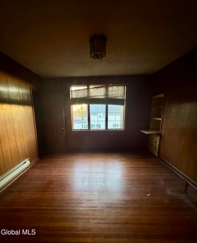 28 Fullerton Avenue, Colonie, NY 12304