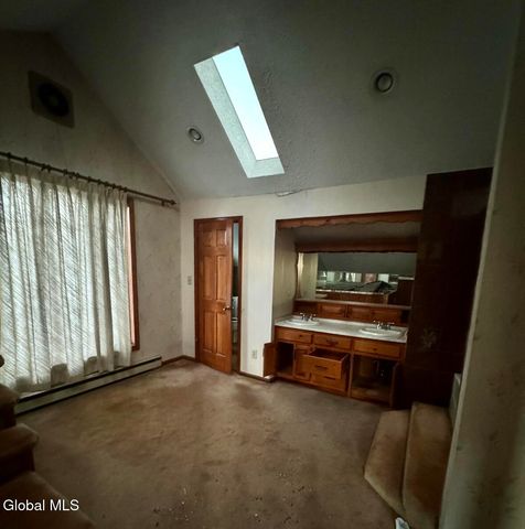 28 Fullerton Avenue, Colonie, NY 12304