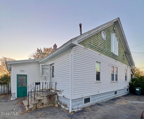 28 Fullerton Avenue, Colonie, NY 12304