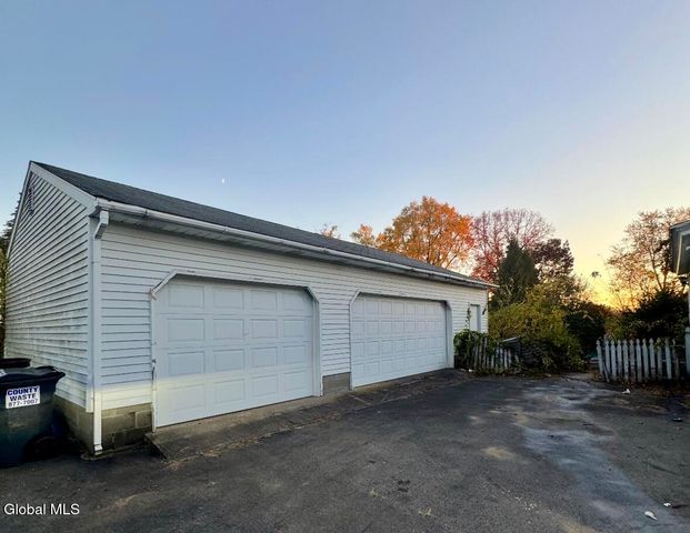 28 Fullerton Avenue, Colonie, NY 12304