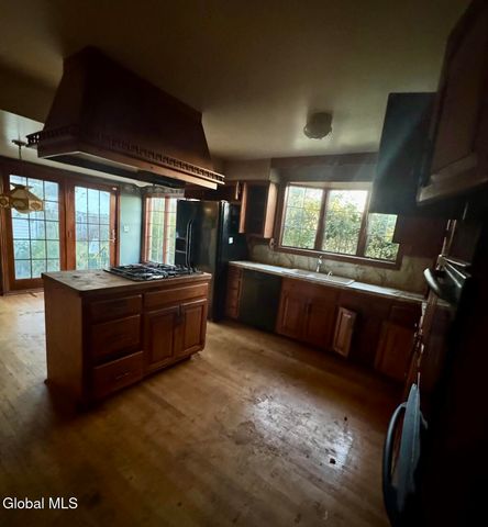 28 Fullerton Avenue, Colonie, NY 12304