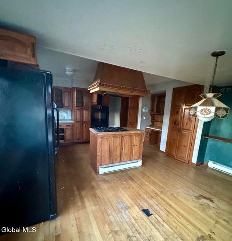 28 Fullerton Avenue, Colonie, NY 12304