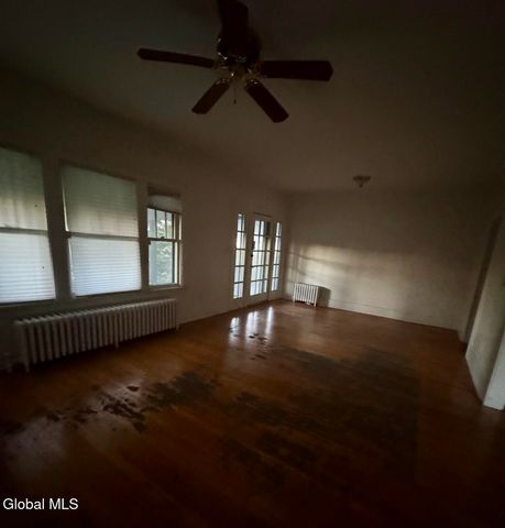 28 Fullerton Avenue, Colonie, NY 12304