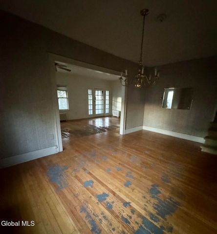 28 Fullerton Avenue, Colonie, NY 12304