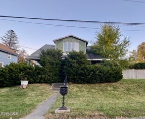 28 Fullerton Avenue, Colonie, NY 12304