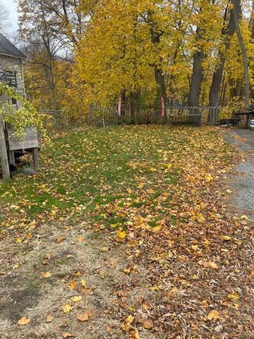 10 Edwards St, Dracut, MA 01826