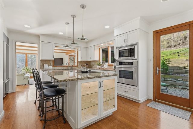 1612 Tiffany Ridge, Upper St Clair, PA 15241