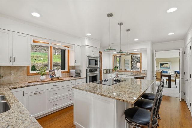 1612 Tiffany Ridge, Upper St Clair, PA 15241