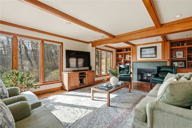 1612 Tiffany Ridge, Upper St Clair, PA 15241