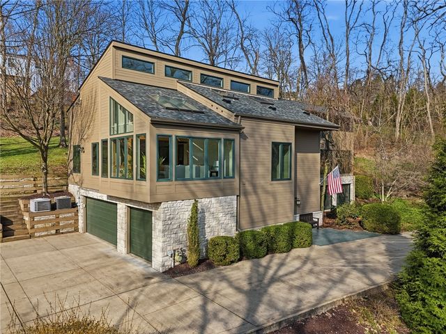 1612 Tiffany Ridge, Upper St Clair, PA 15241