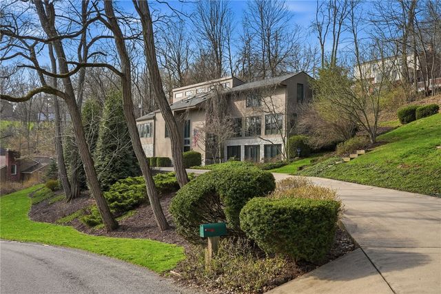 1612 Tiffany Ridge, Upper St Clair, PA 15241