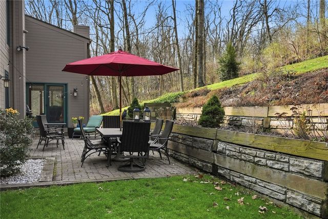 1612 Tiffany Ridge, Upper St Clair, PA 15241