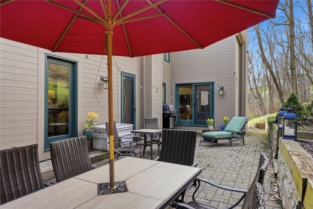 1612 Tiffany Ridge, Upper St Clair, PA 15241