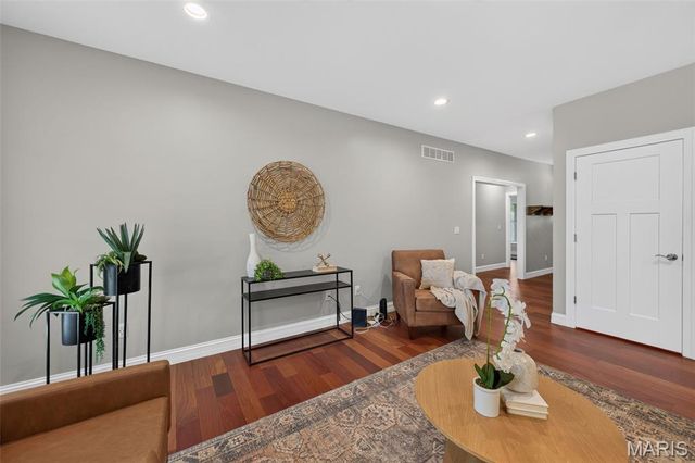 140 S Old Orchard Avenue, Webster Groves, MO 63119