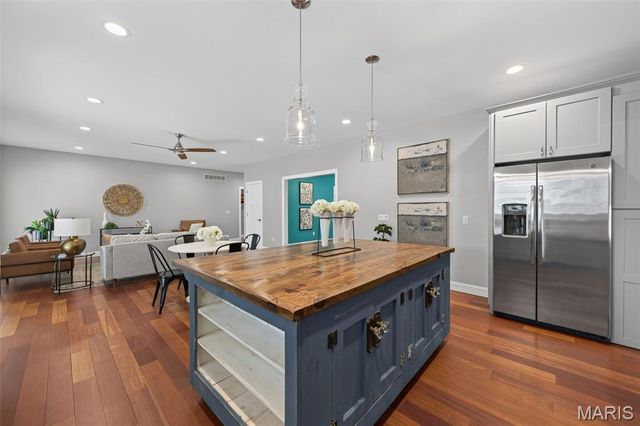 140 S Old Orchard Avenue, Webster Groves, MO 63119