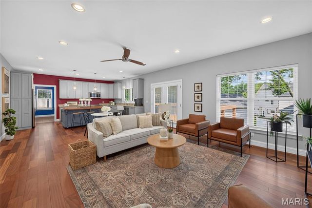 140 S Old Orchard Avenue, Webster Groves, MO 63119