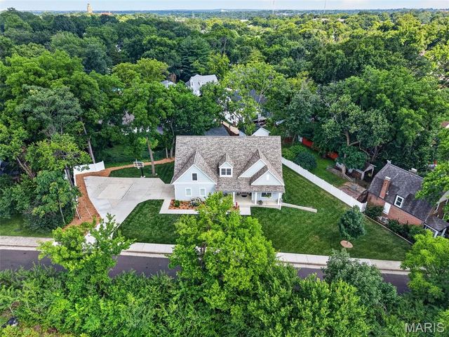 140 S Old Orchard Avenue, Webster Groves, MO 63119