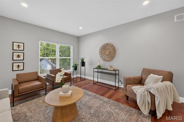 140 S Old Orchard Avenue, Webster Groves, MO 63119