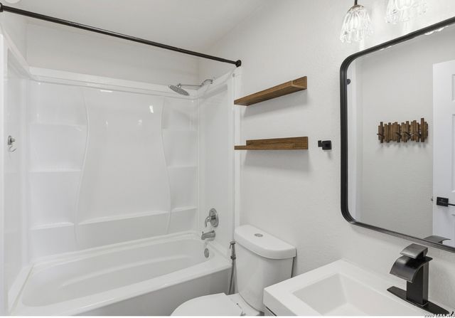 413 W Wright Blvd, Universal City, TX 78148