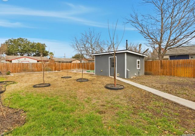 413 W Wright Blvd, Universal City, TX 78148