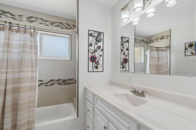 2863 60TH WAY N, St Petersburg, FL 33710
