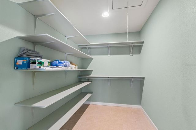 2863 60TH WAY N, St Petersburg, FL 33710