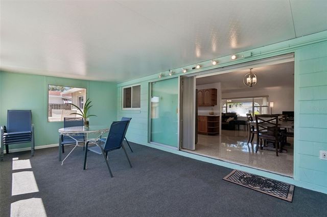 2863 60TH WAY N, St Petersburg, FL 33710