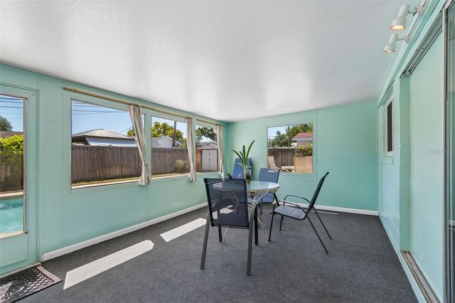 2863 60TH WAY N, St Petersburg, FL 33710