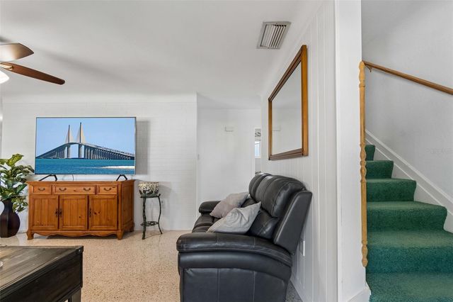 2863 60TH WAY N, St Petersburg, FL 33710