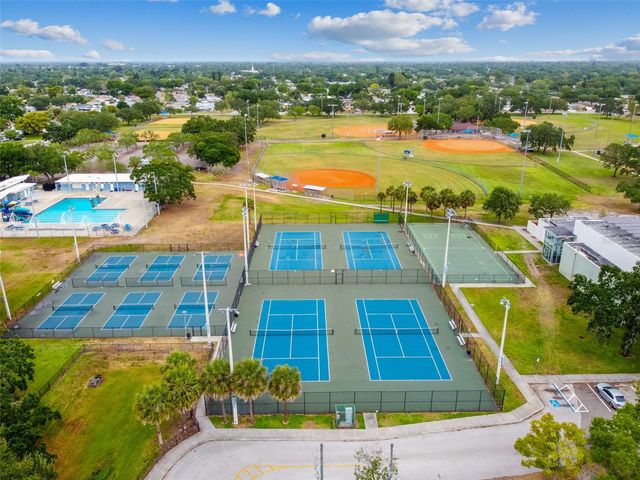 2863 60TH WAY N, St Petersburg, FL 33710