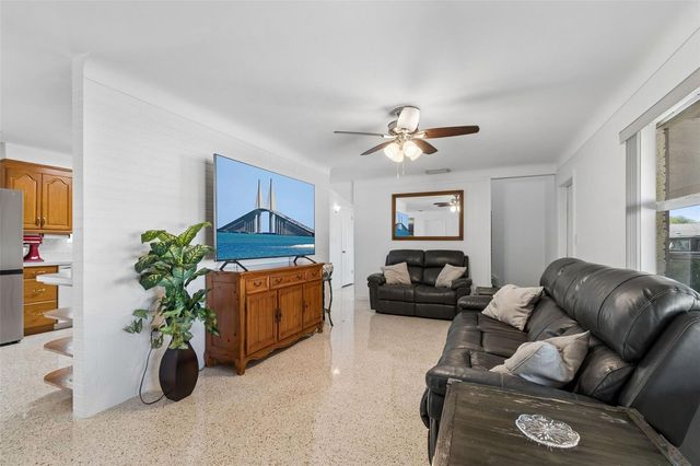 2863 60TH WAY N, St Petersburg, FL 33710