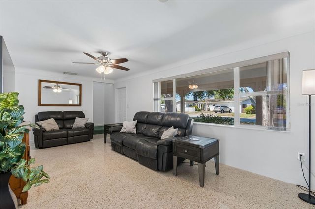 2863 60TH WAY N, St Petersburg, FL 33710