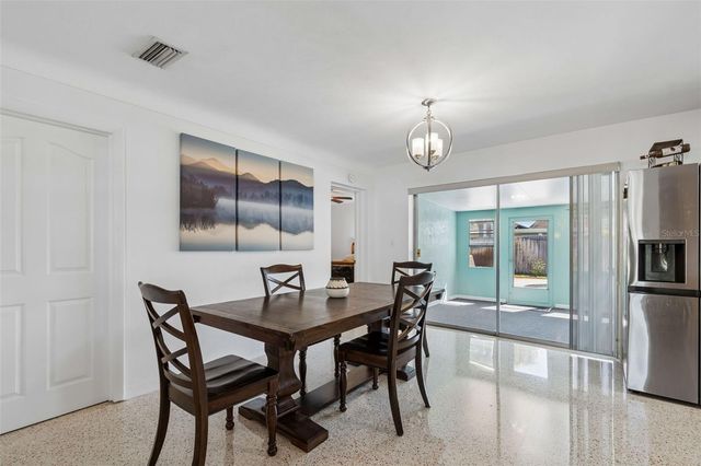 2863 60TH WAY N, St Petersburg, FL 33710