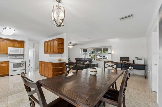 2863 60TH WAY N, St Petersburg, FL 33710