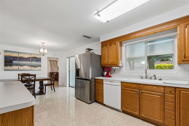 2863 60TH WAY N, St Petersburg, FL 33710