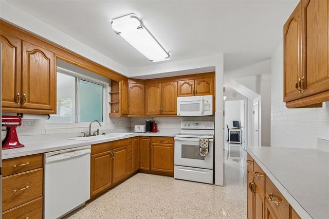 2863 60TH WAY N, St Petersburg, FL 33710