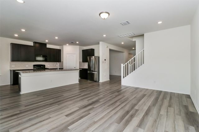 1621 Stinnett DR, Leander, TX 78641