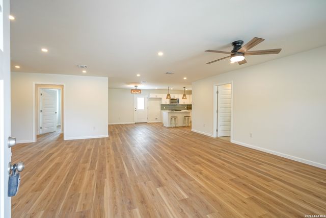 8022 HOBBLE ST, San Antonio, TX 78227