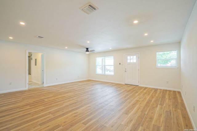 8022 HOBBLE ST, San Antonio, TX 78227