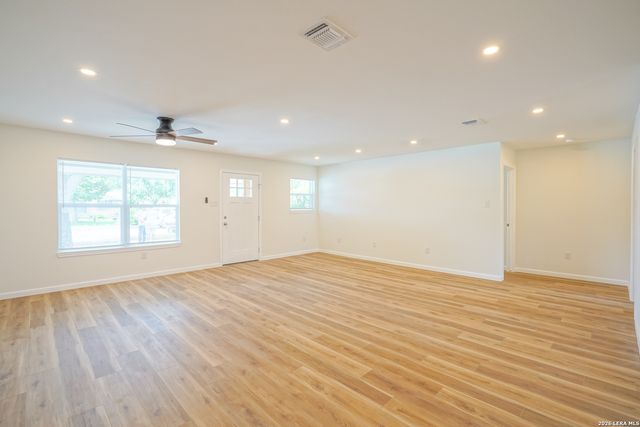 8022 HOBBLE ST, San Antonio, TX 78227