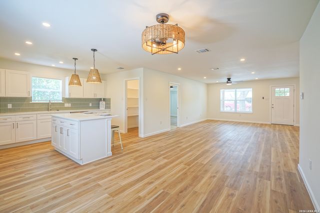8022 HOBBLE ST, San Antonio, TX 78227