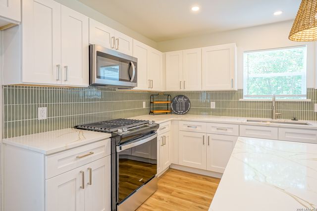 8022 HOBBLE ST, San Antonio, TX 78227