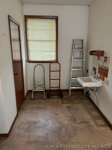 1311 Twin Lakes, Madill, OK 73446