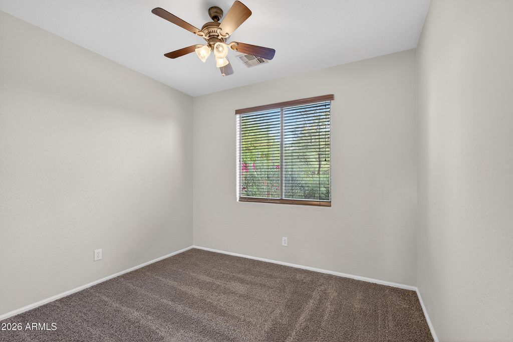 Image 15 of property listing at 2650 E BEAR CREEK Lane, Phoenix, AZ 85024