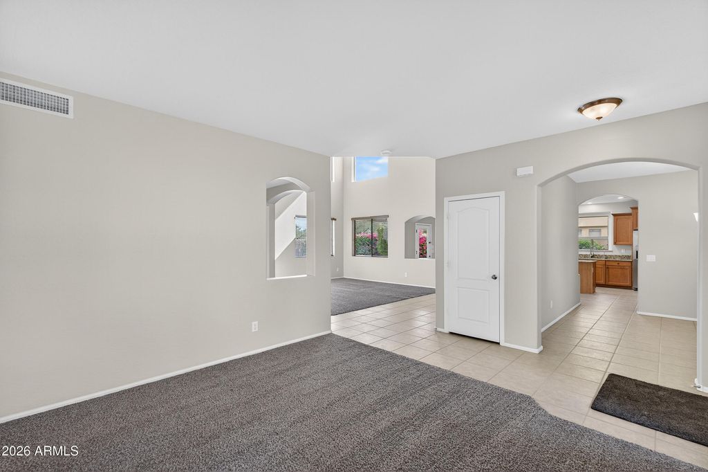 Image 4 of property listing at 2650 E BEAR CREEK Lane, Phoenix, AZ 85024