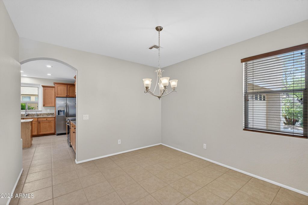 Image 5 of property listing at 2650 E BEAR CREEK Lane, Phoenix, AZ 85024