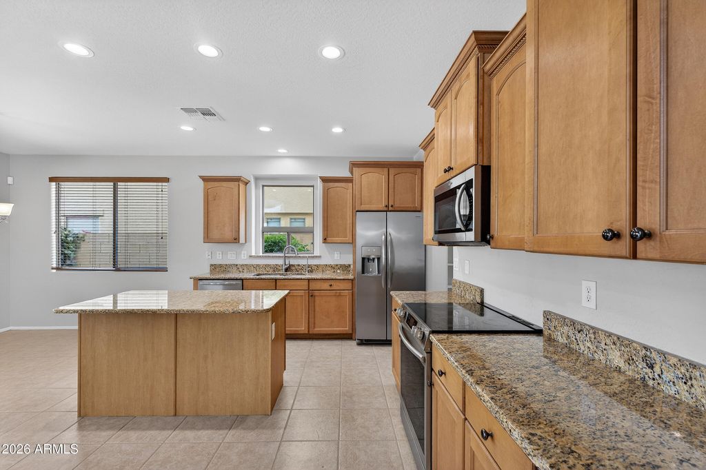 Image 7 of property listing at 2650 E BEAR CREEK Lane, Phoenix, AZ 85024