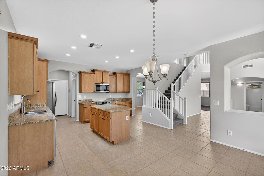 Image 8 of property listing at 2650 E BEAR CREEK Lane, Phoenix, AZ 85024